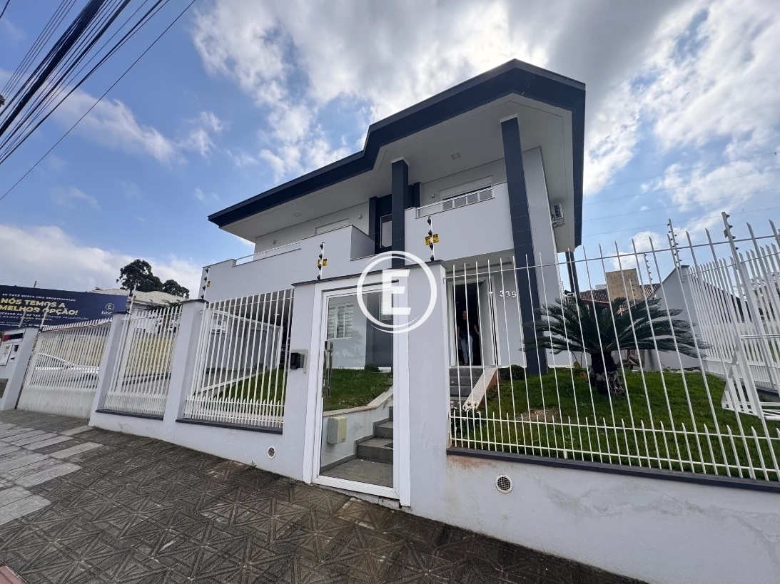 Casa em Pedra Branca, Palhoça. 4 quartos, 330m². Imagem 1 de 22