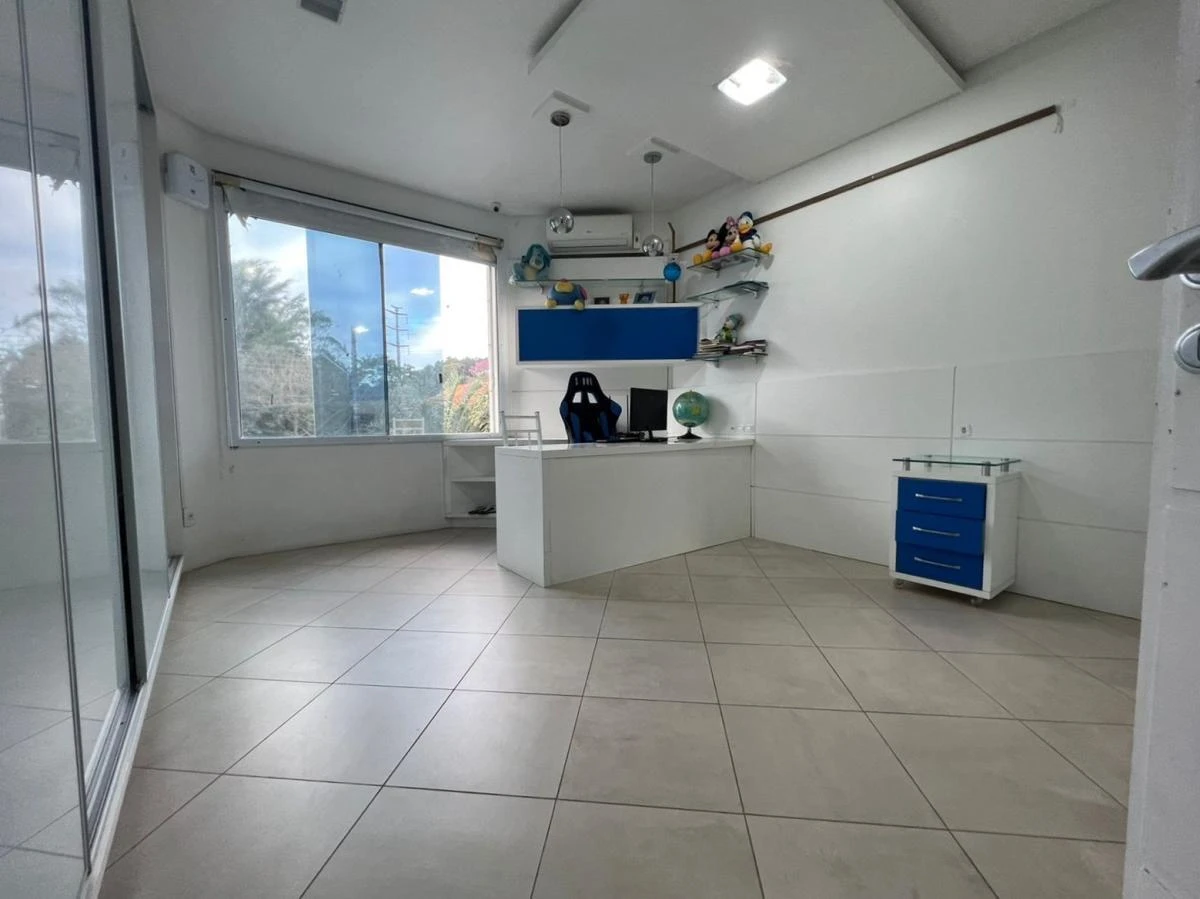 Casa em Pedra Branca, Palhoça. 4 quartos, 317m². Imagem 5 de 17