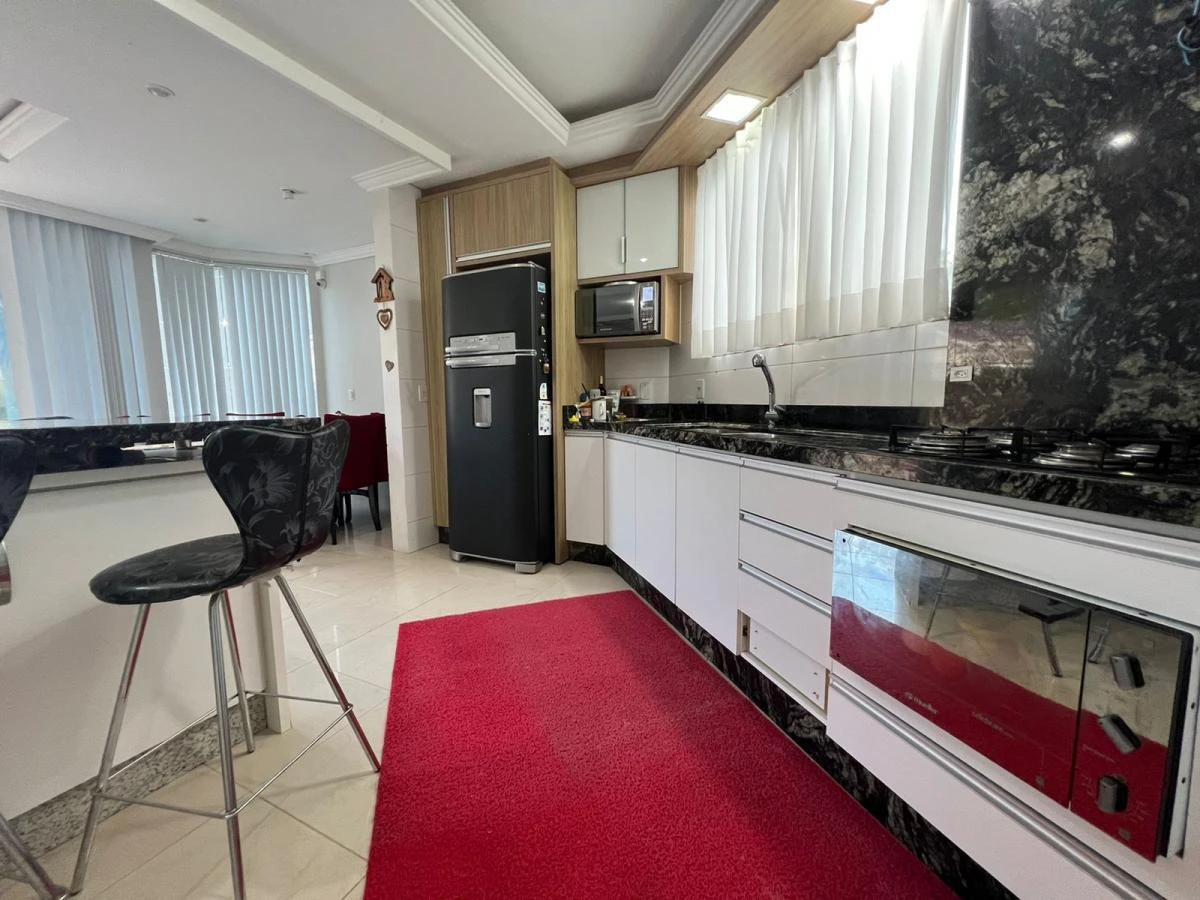 Casa em Pedra Branca, Palhoça. 4 quartos, 317m². Imagem 3 de 17