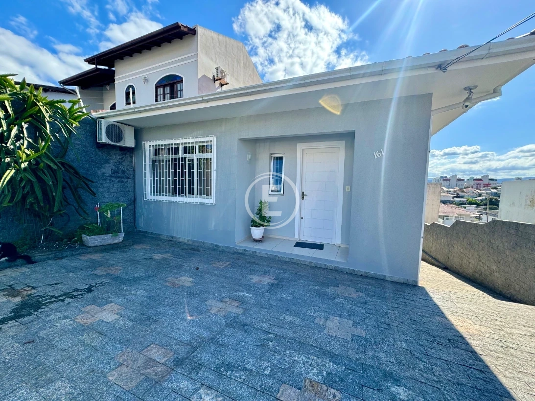 Casa em Capoeiras, Florianópolis. 2 quartos, 0m². Imagem 1 de 11