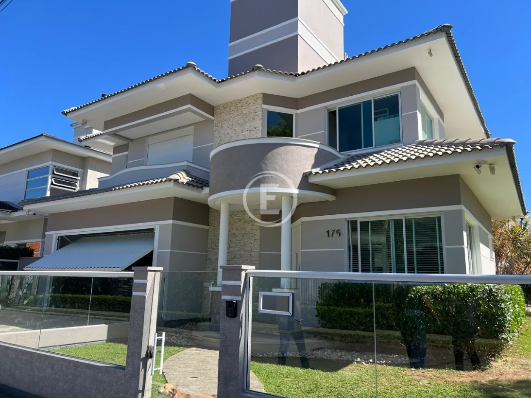 Casa em Pedra Branca, Palhoça. 3 quartos, 236m². Imagem 1 de 22