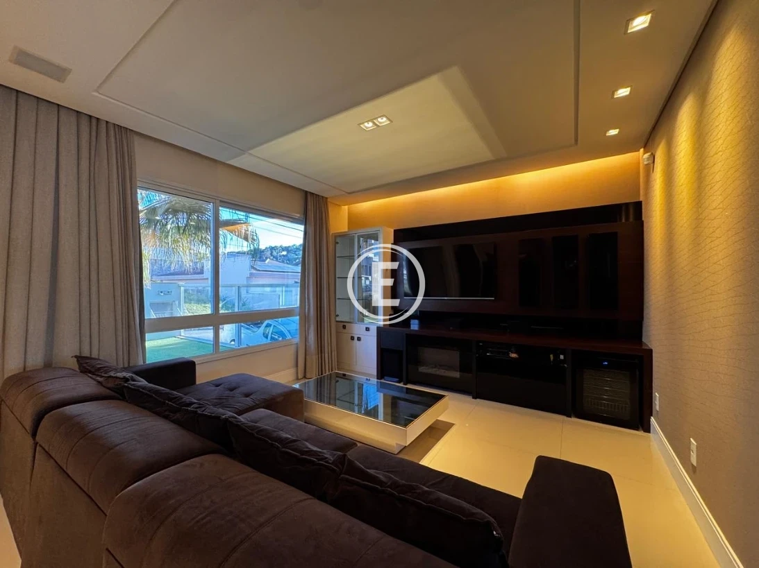 Casa em Pedra Branca, Palhoça. 4 quartos, 373m². Imagem 2 de 26