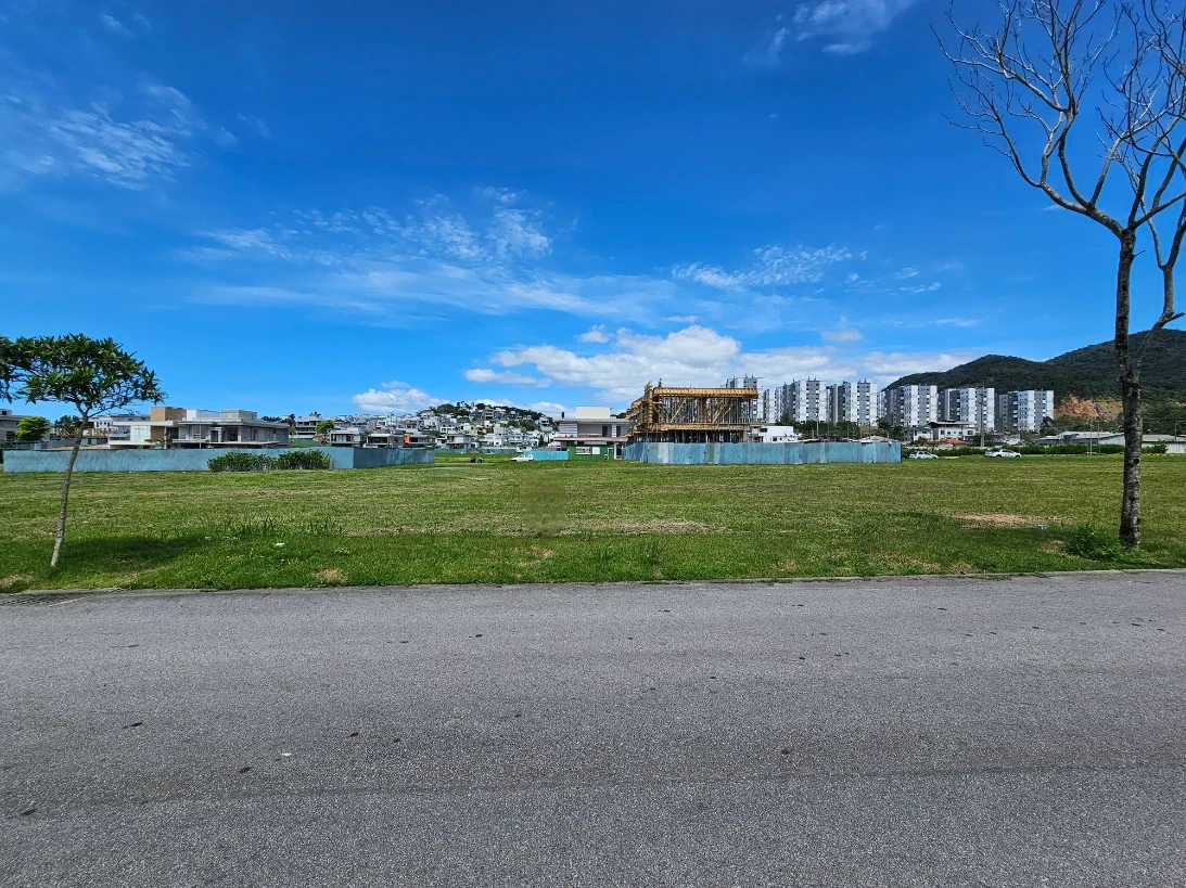 Terreno em Pedra Branca, Palhoça. 0 quartos, 0m². Imagem 1 de 28