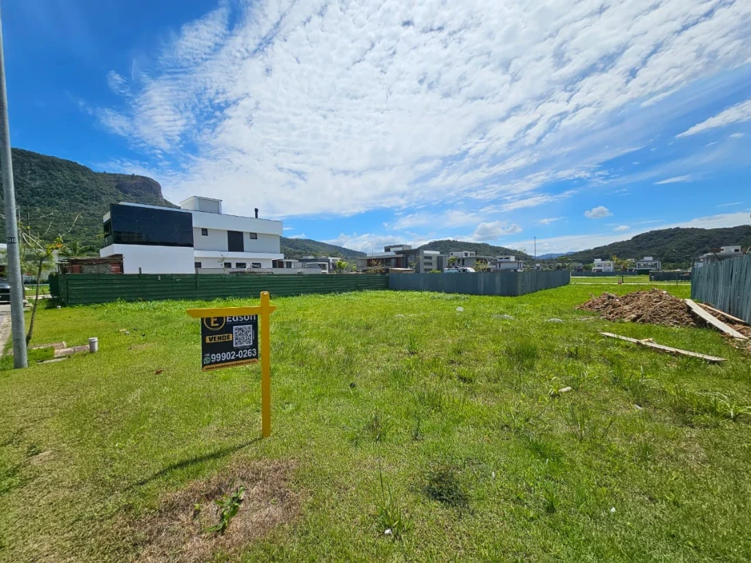 Terreno em Pedra Branca, Palhoça. 0 quartos, 0m². Imagem 1 de 28