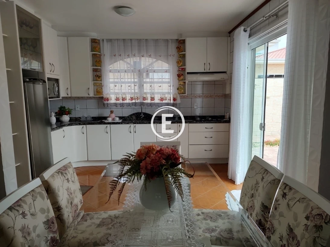 Casa em Bom Viver, Biguaçu. 3 quartos, 180m². Imagem 3 de 10