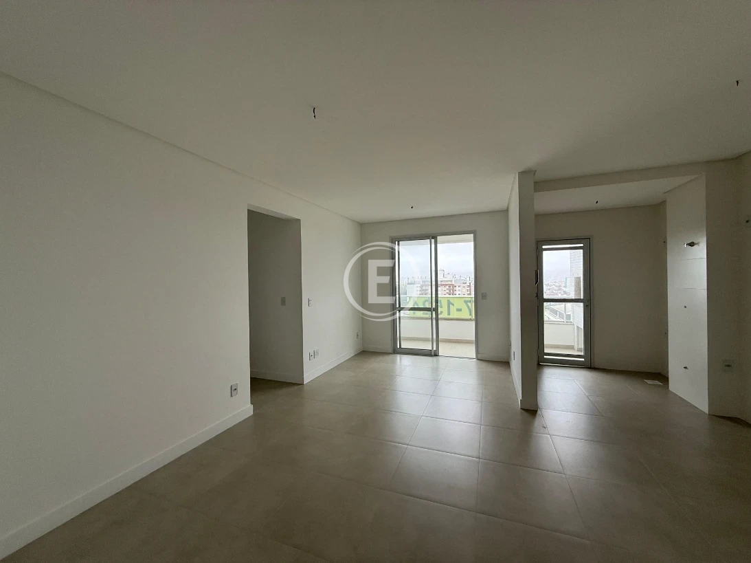 Apartamento em Capoeiras, Florianópolis. 2 quartos, 73m². Imagem 2 de 11