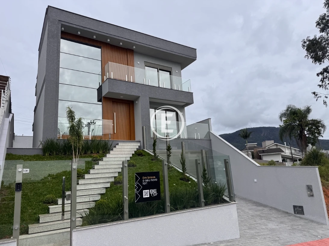 Casa em Pedra Branca, Palhoça. 3 quartos, 312m². Imagem 1 de 13