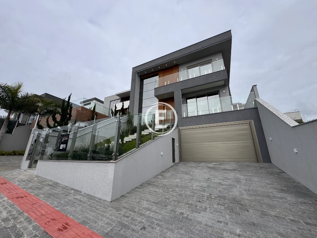 Casa em Pedra Branca, Palhoça. 3 quartos, 312m². Imagem 2 de 13