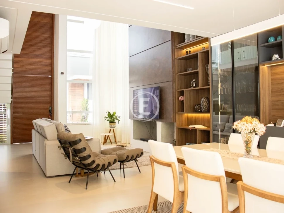 Casa em Pedra Branca, Palhoça. 3 quartos, 279m². Imagem 2 de 11