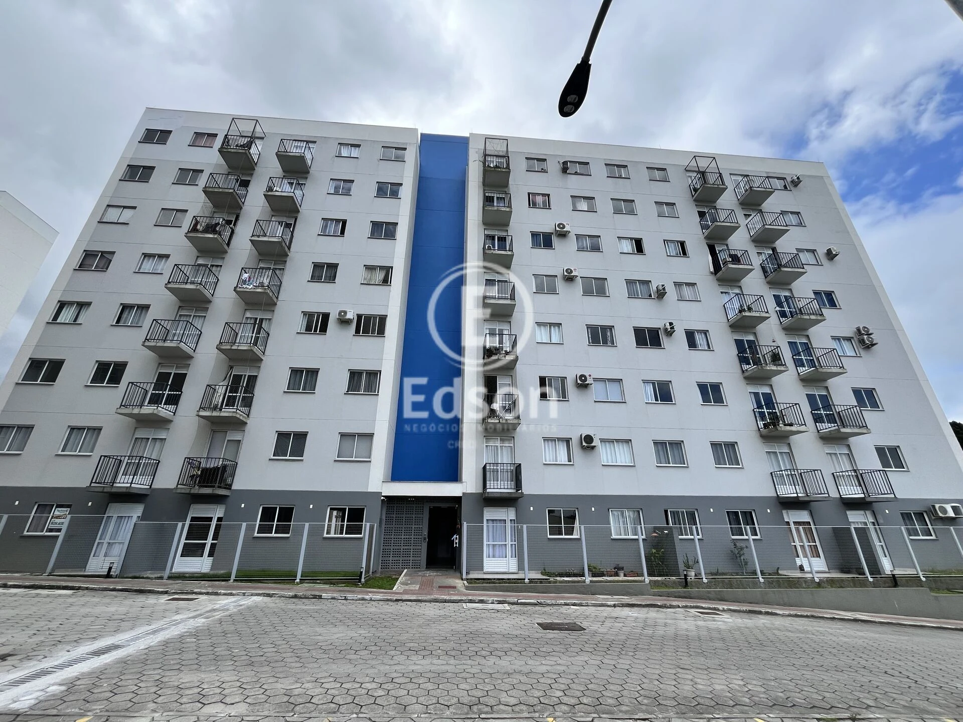 Apartamento em Praia de Fora, Palhoça. 2 quartos, 50m². Imagem 1 de 15