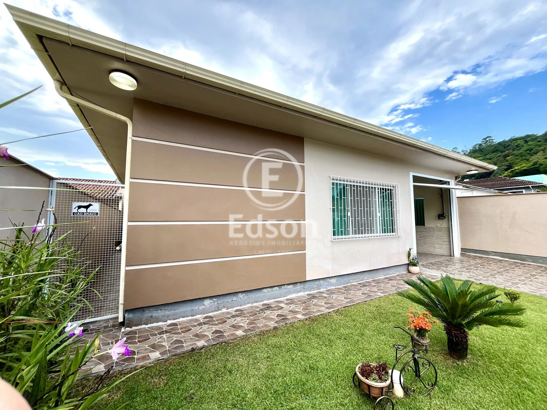 Casa em Forquilhinha, São José. 2 quartos, 165m². Imagem 2 de 16