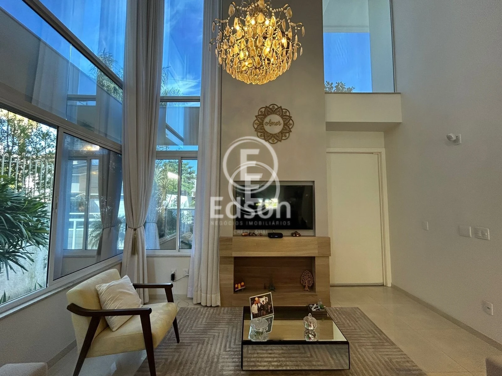 Casa em Pedra Branca, Palhoça. 3 quartos, 247m². Imagem 2 de 17