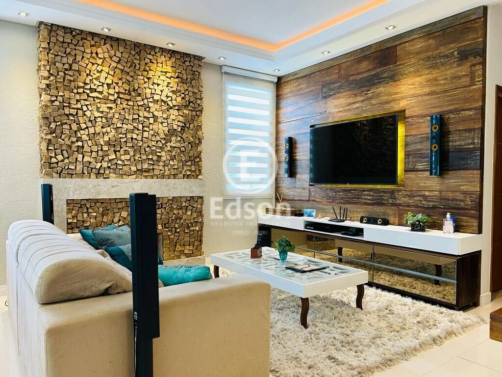 Casa em Pedra Branca, Palhoça. 3 quartos, 240m². Imagem 2 de 19