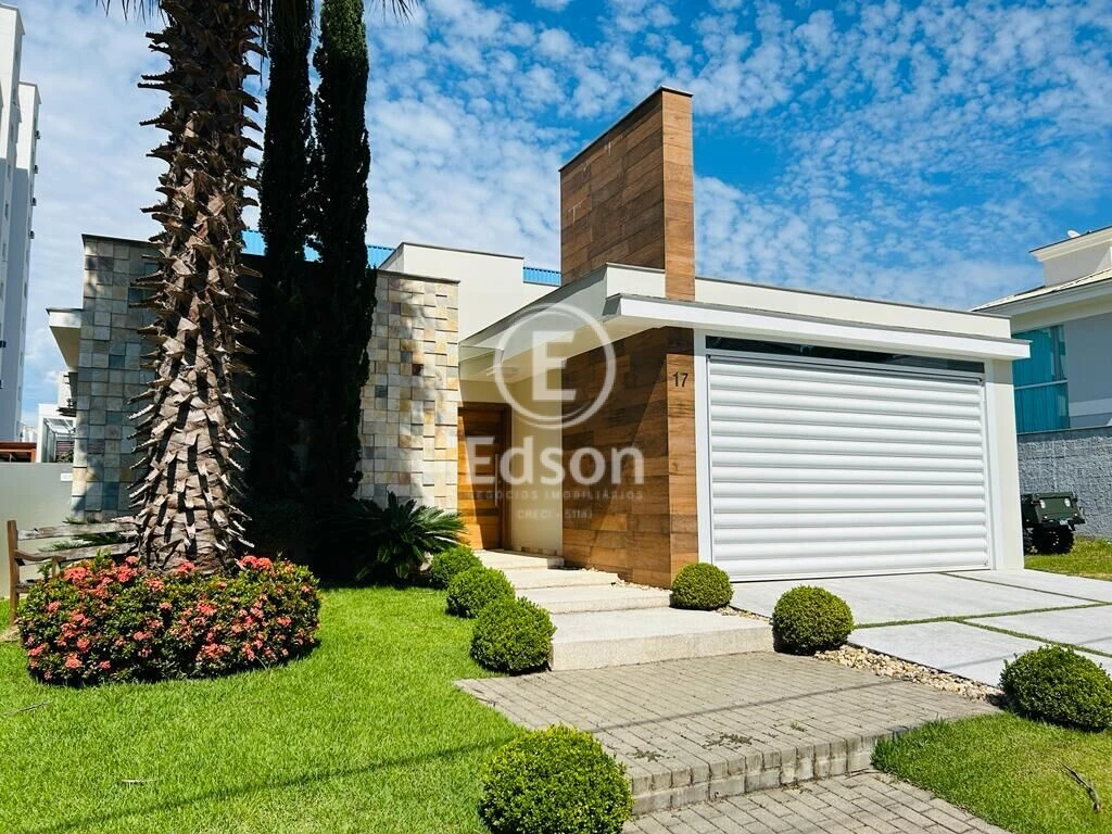 Casa em Pedra Branca, Palhoça. 3 quartos, 240m². Imagem 1 de 19