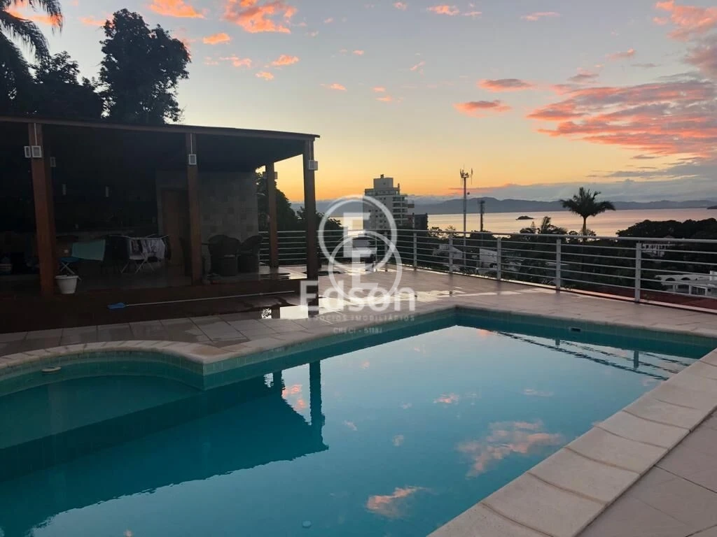 Casa em Agronômica, Florianópolis. 3 quartos, 778m². Imagem 6 de 8