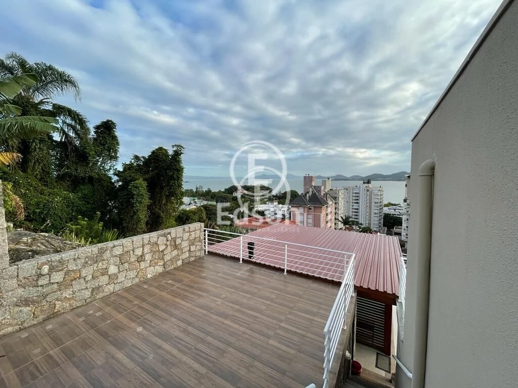 Casa em Agronômica, Florianópolis. 3 quartos, 778m². Imagem 3 de 8