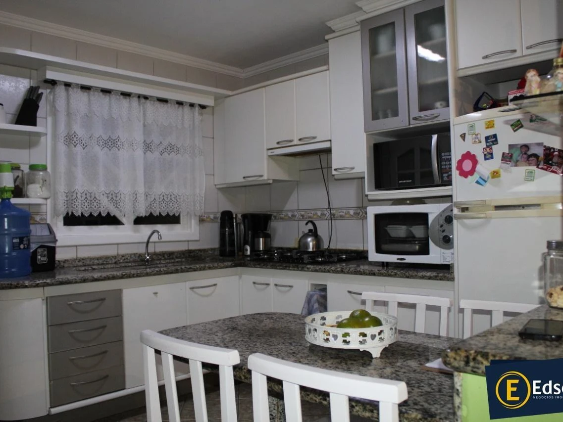 Casa em Pedra Branca, Palhoça. 3 quartos, 190m². Imagem 5 de 15