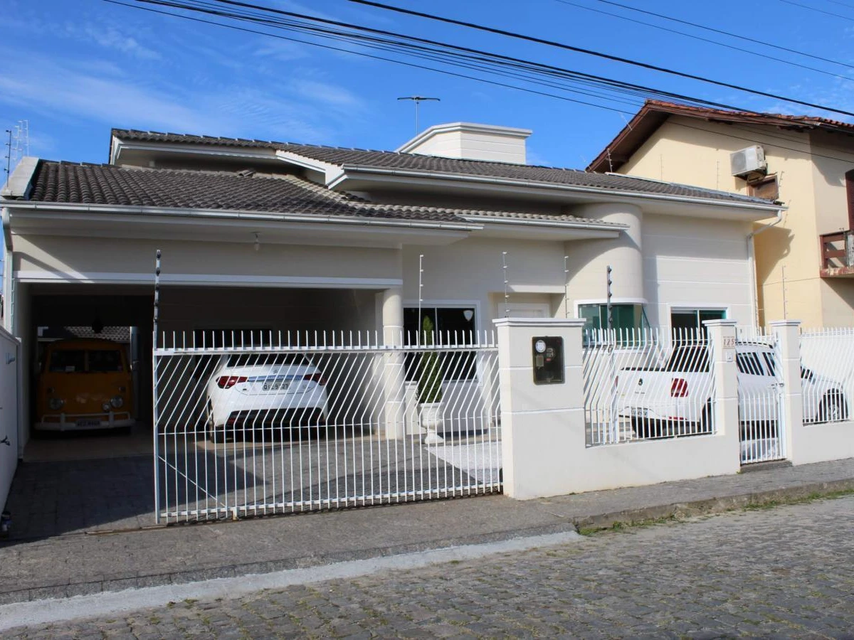 Casa em Centro, Palhoça. 3 quartos, 213m². Imagem 1 de 14