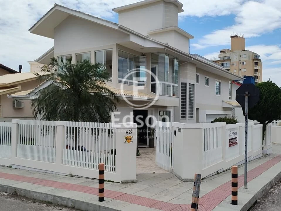 Casa em Pagani, Palhoça. 3 quartos, 248m². Imagem 1 de 14