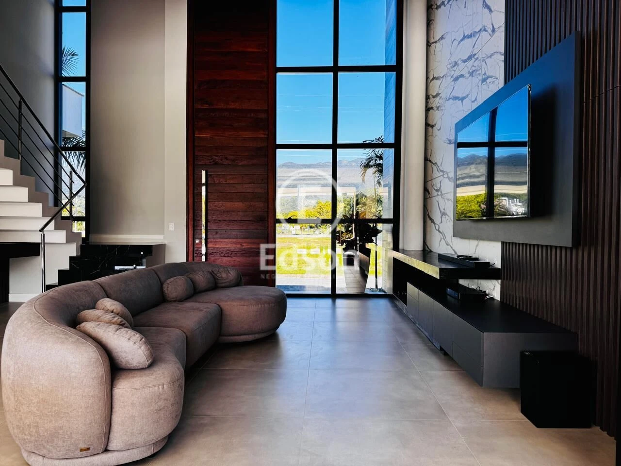 Casa em Sul do Rio, Santo Amaro da Imperatriz. 3 quartos, 529m². Imagem 2 de 14