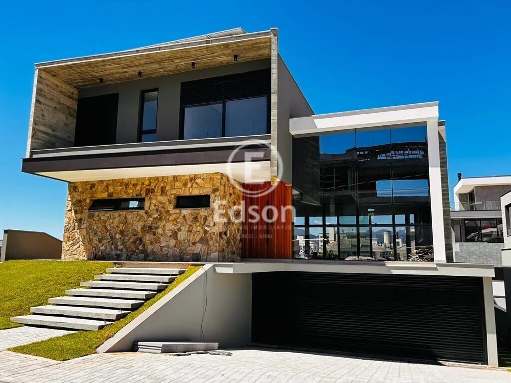 Casa em Pedra Branca, Palhoça. 4 quartos, 547m². Imagem 1 de 12