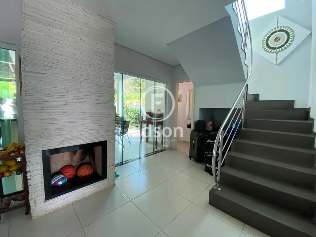 Casa em Pedra Branca, Palhoça. 3 quartos, 226m². Imagem 2 de 14