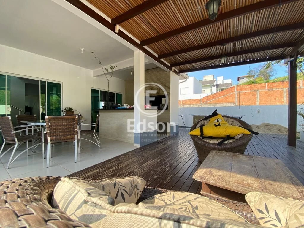 Casa em Pedra Branca, Palhoça. 3 quartos, 226m². Imagem 7 de 14