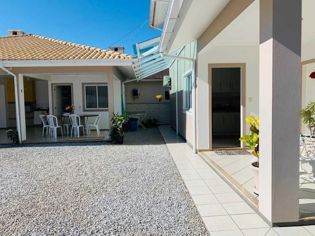 Casa em Aririu, Palhoça. 4 quartos, 189m². Imagem 3 de 12