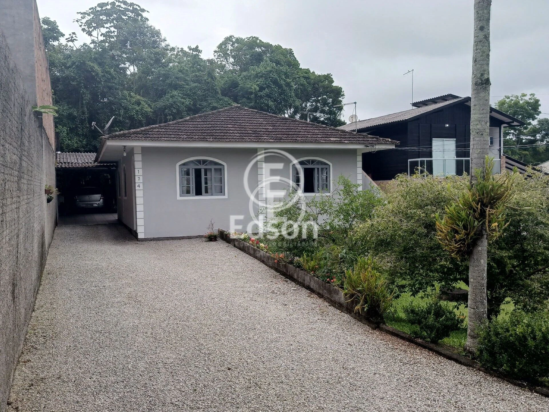 Casa em Forquilhas, São José. 5 quartos, 164m². Imagem 1 de 10