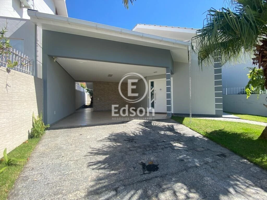 Casa em Pagani, Palhoça. 3 quartos, 300m². Imagem 1 de 12