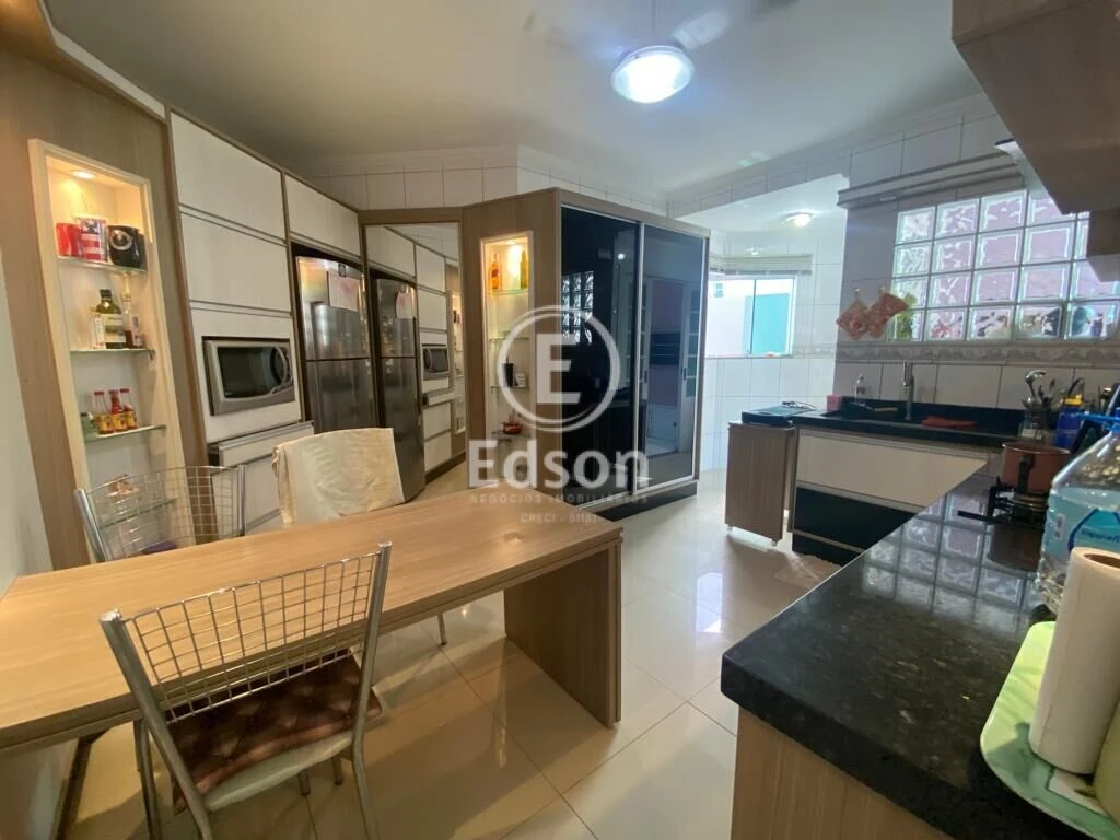 Casa em Pagani, Palhoça. 3 quartos, 300m². Imagem 3 de 12