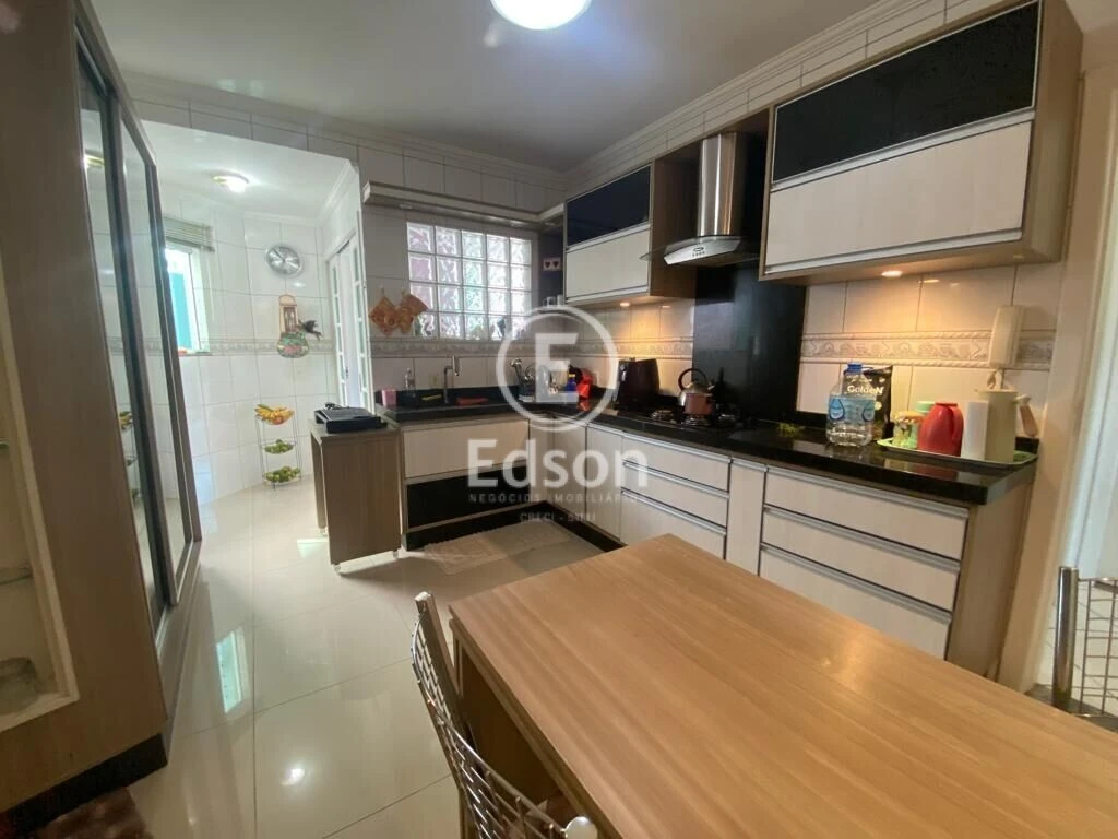 Casa em Pagani, Palhoça. 3 quartos, 300m². Imagem 2 de 12