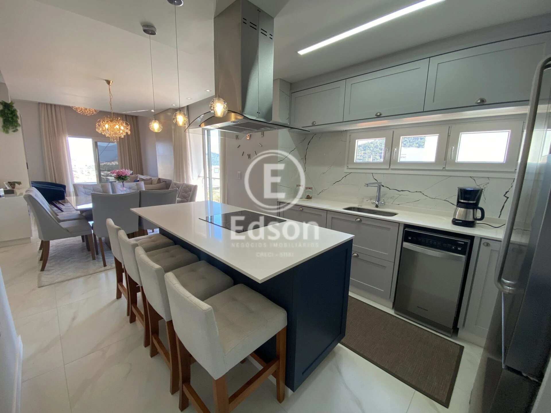 Casa em São Sebastião, Palhoça. 3 quartos, 262m². Imagem 3 de 17