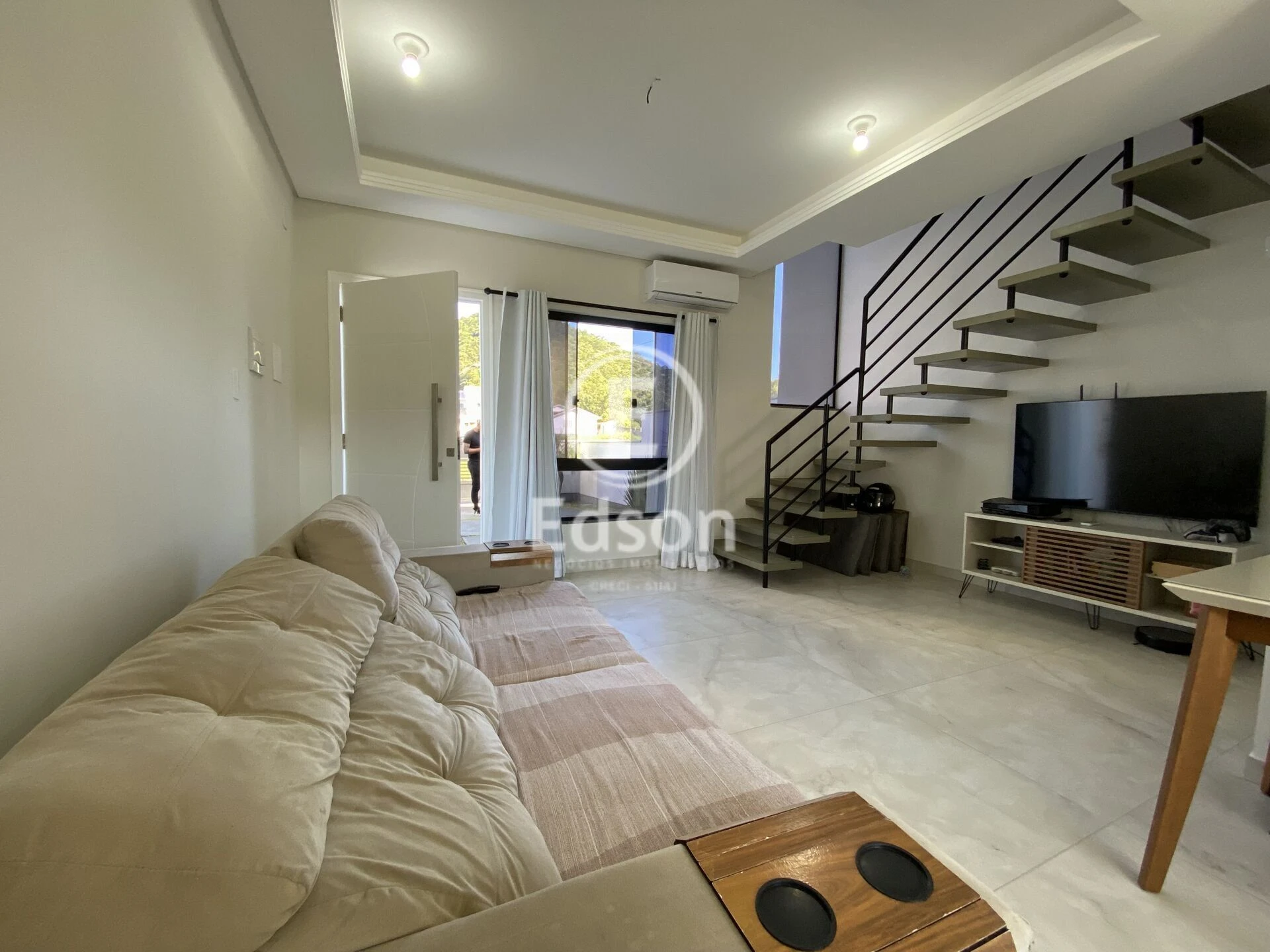 Sobrado Geminado em Forquilhas, São José. 2 quartos, 72m². Imagem 1 de 8