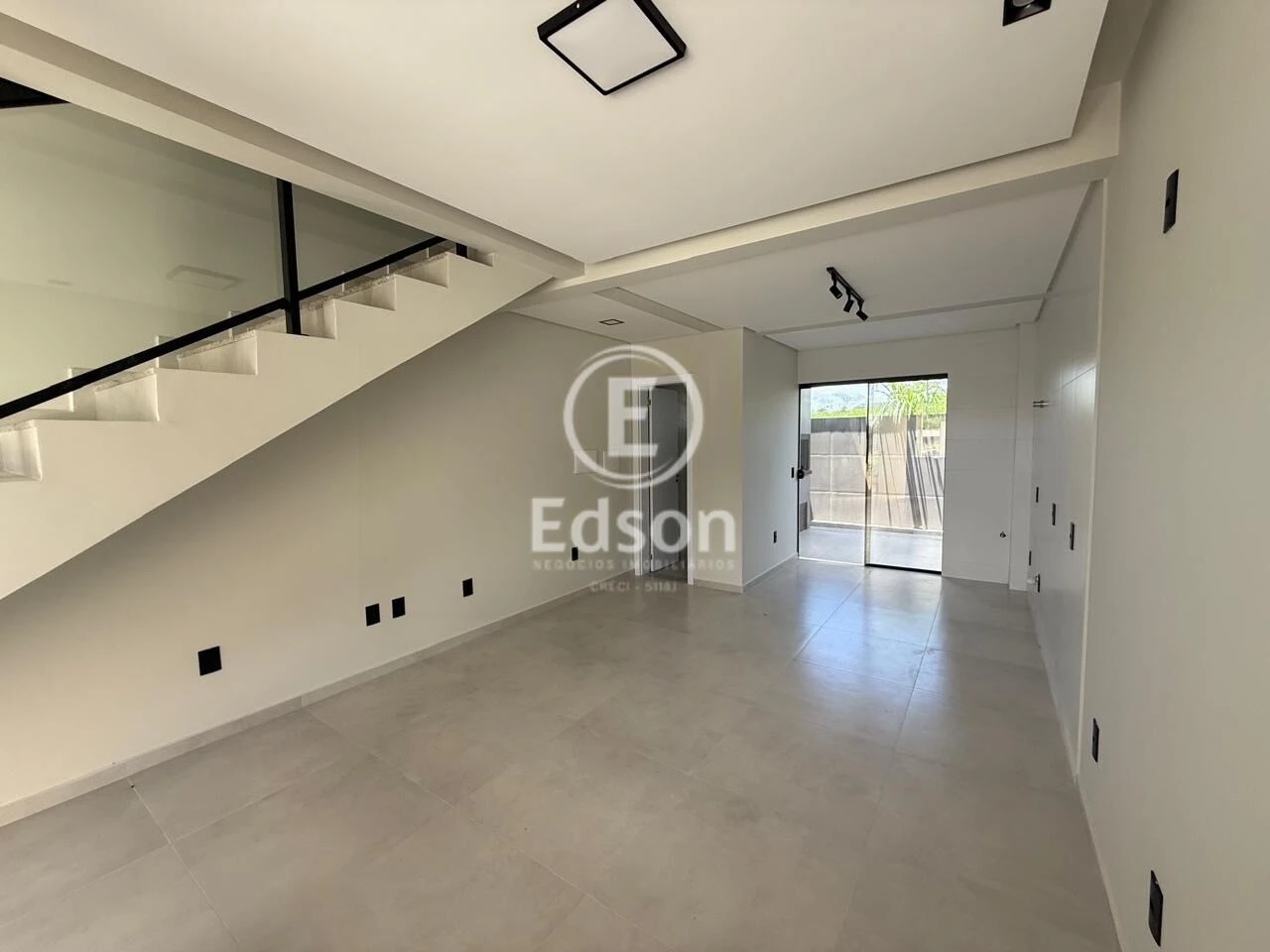 Sobrado Geminado em Forquilhas, São José. 3 quartos, 102m². Imagem 2 de 12