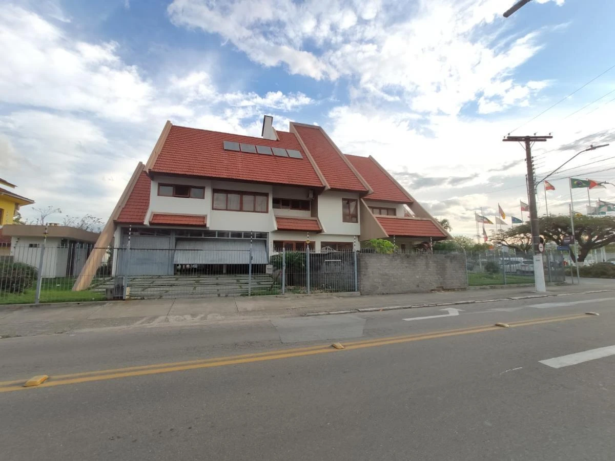 Casa em Centro, Palhoça. 5 quartos, 444m². Imagem 1 de 11