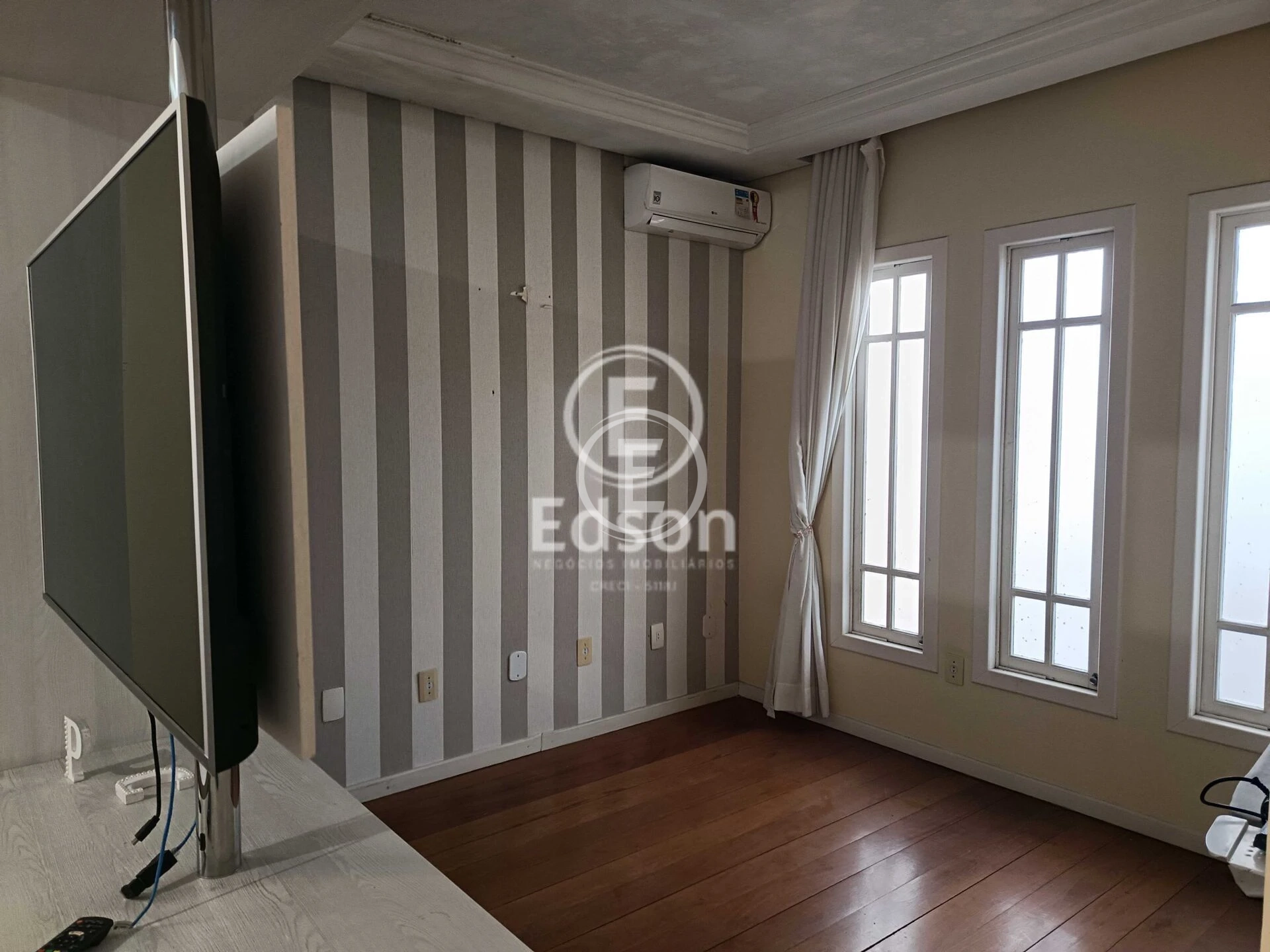 Casa em Centro, Biguaçu. 4 quartos, 266m². Imagem 4 de 10