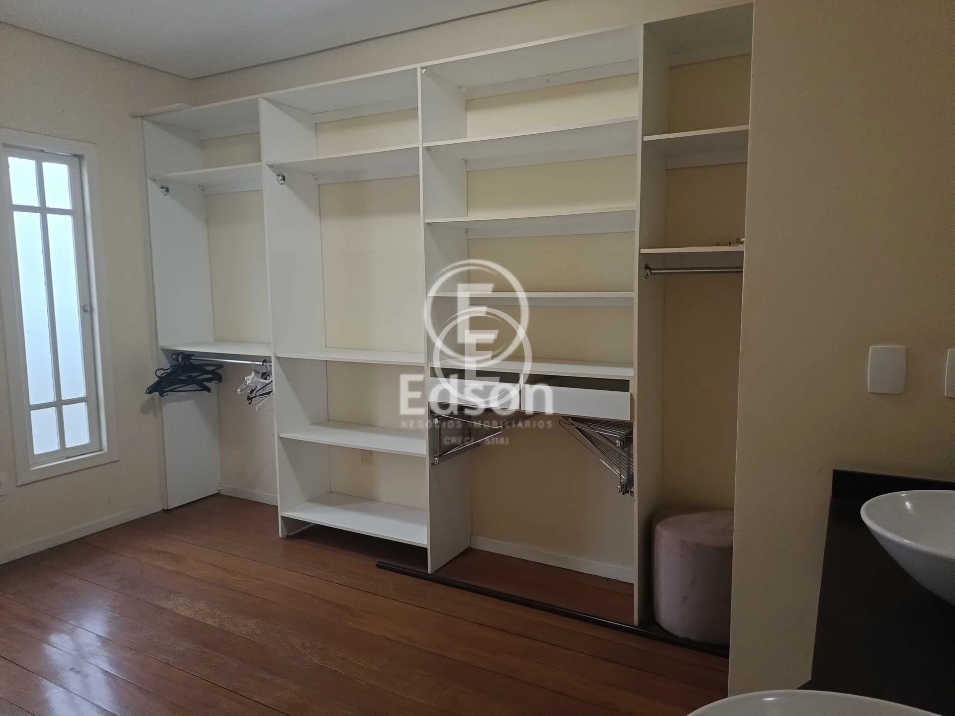 Casa em Centro, Biguaçu. 4 quartos, 266m². Imagem 7 de 10