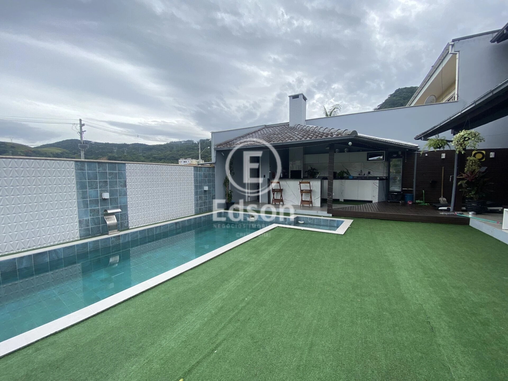 Casa em São Sebastião, Palhoça. 3 quartos, 220m². Imagem 1 de 16