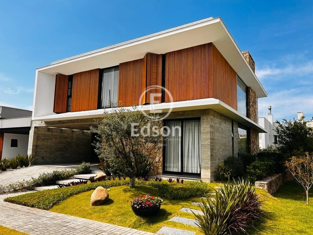 Casa em Pedra Branca, Palhoça. 4 quartos, 386m². Imagem 1 de 13