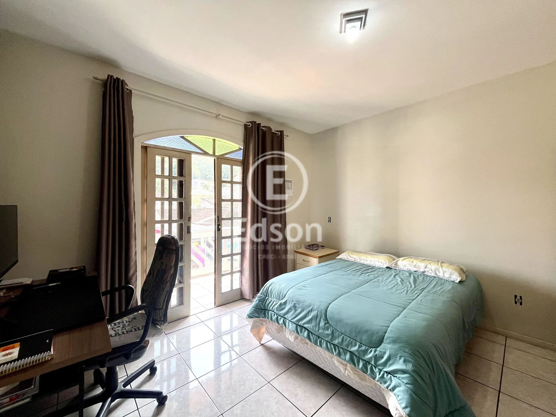 Casa em Fazenda Santo Antônio, São José. 5 quartos, 280m². Imagem 11 de 15