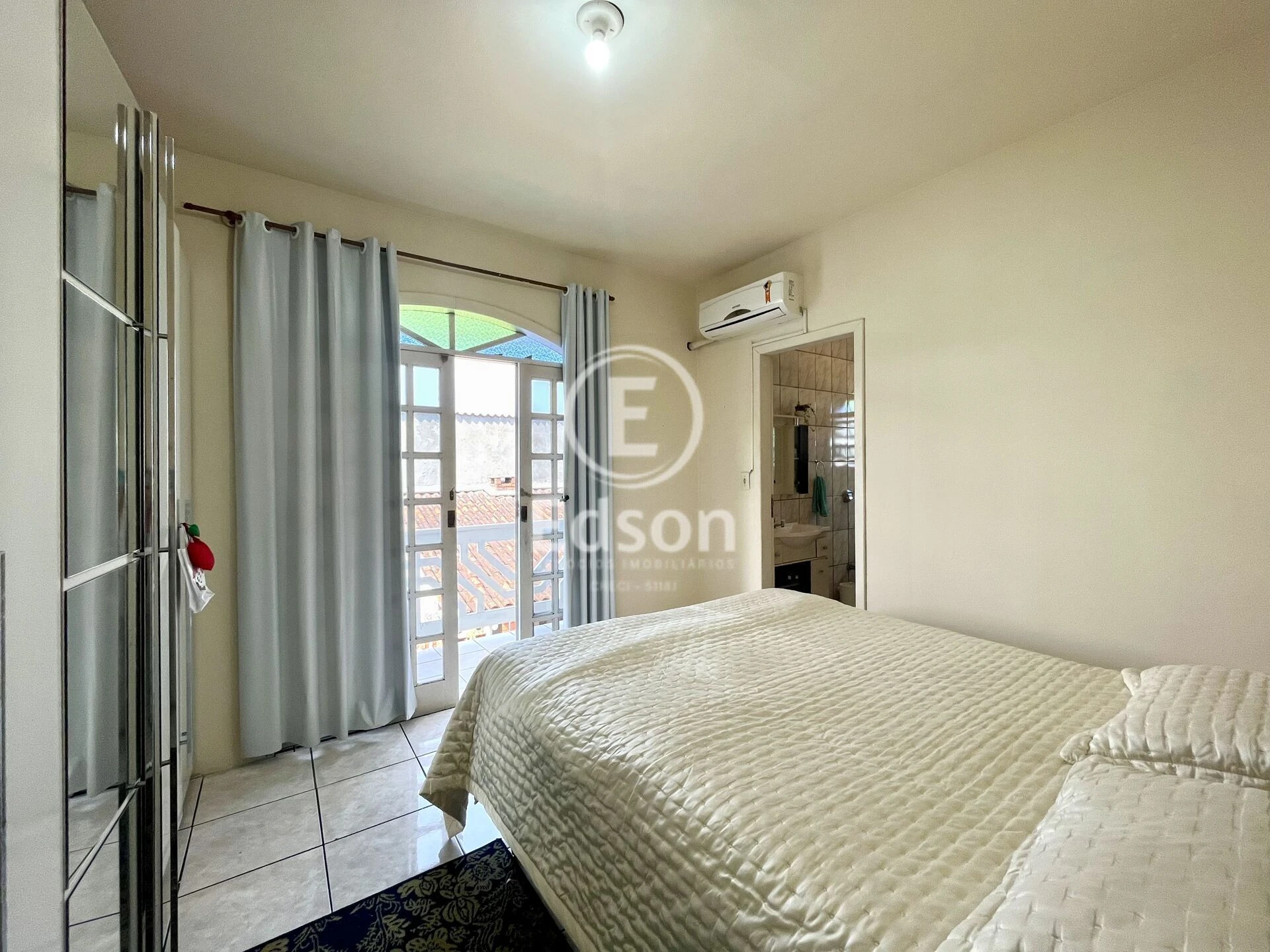 Casa em Fazenda Santo Antônio, São José. 5 quartos, 280m². Imagem 7 de 15