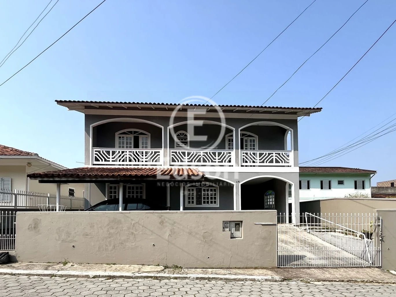 Casa em Fazenda Santo Antônio, São José. 5 quartos, 280m². Imagem 2 de 15