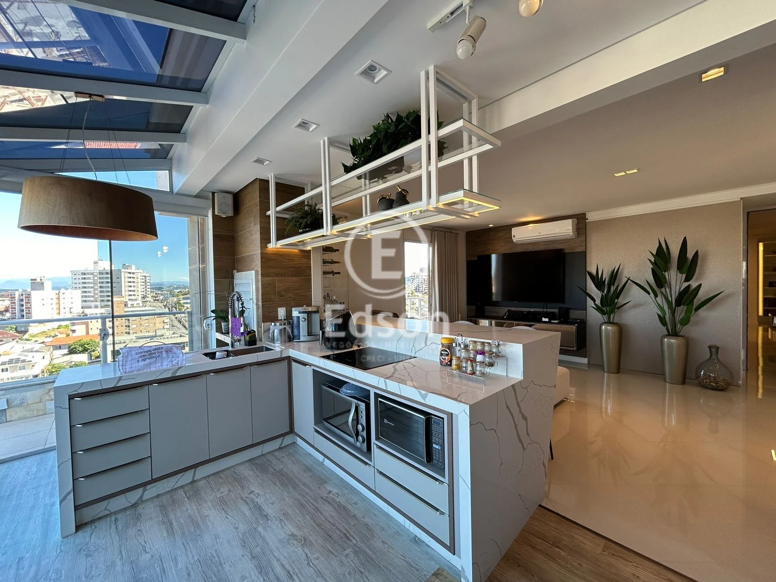 Apartamento em Canto, Florianópolis. 3 quartos, 180m². Imagem 2 de 15