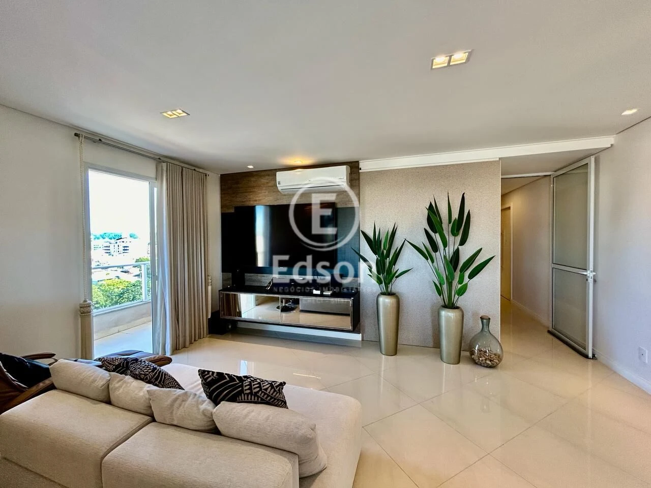 Apartamento em Canto, Florianópolis. 3 quartos, 180m². Imagem 4 de 15