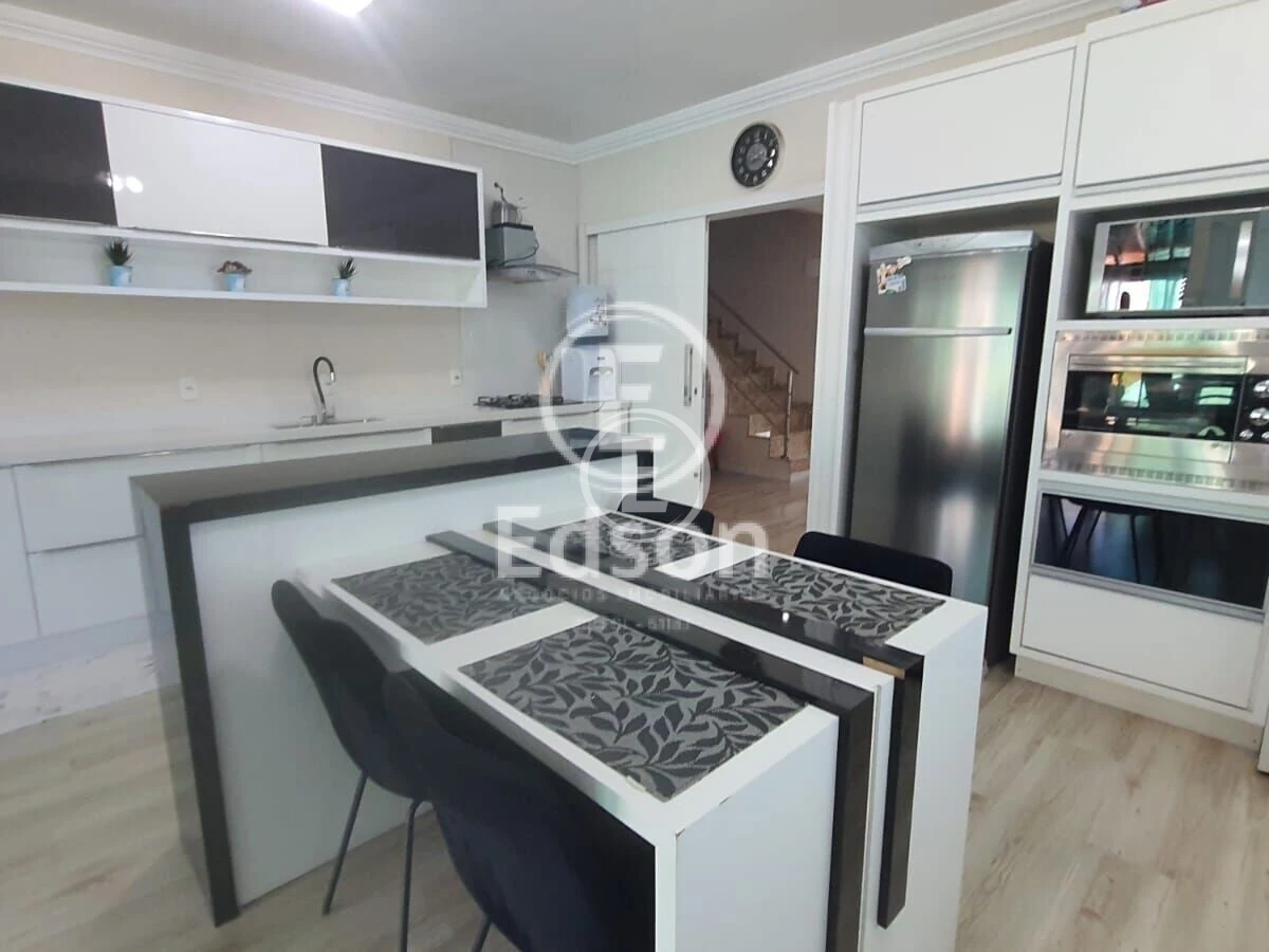 Casa em Pedra Branca, Palhoça. 4 quartos, 240m². Imagem 4 de 13