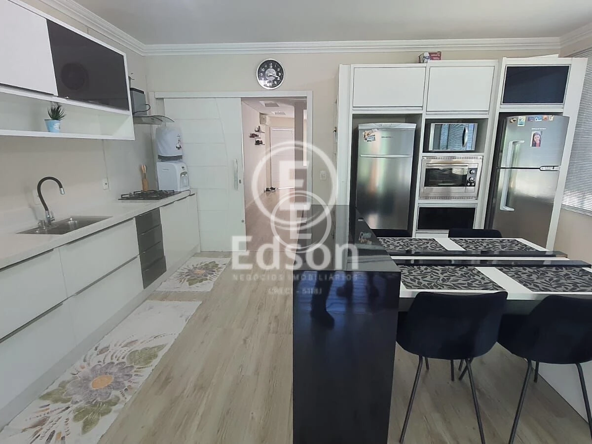 Casa em Pedra Branca, Palhoça. 4 quartos, 240m². Imagem 3 de 13