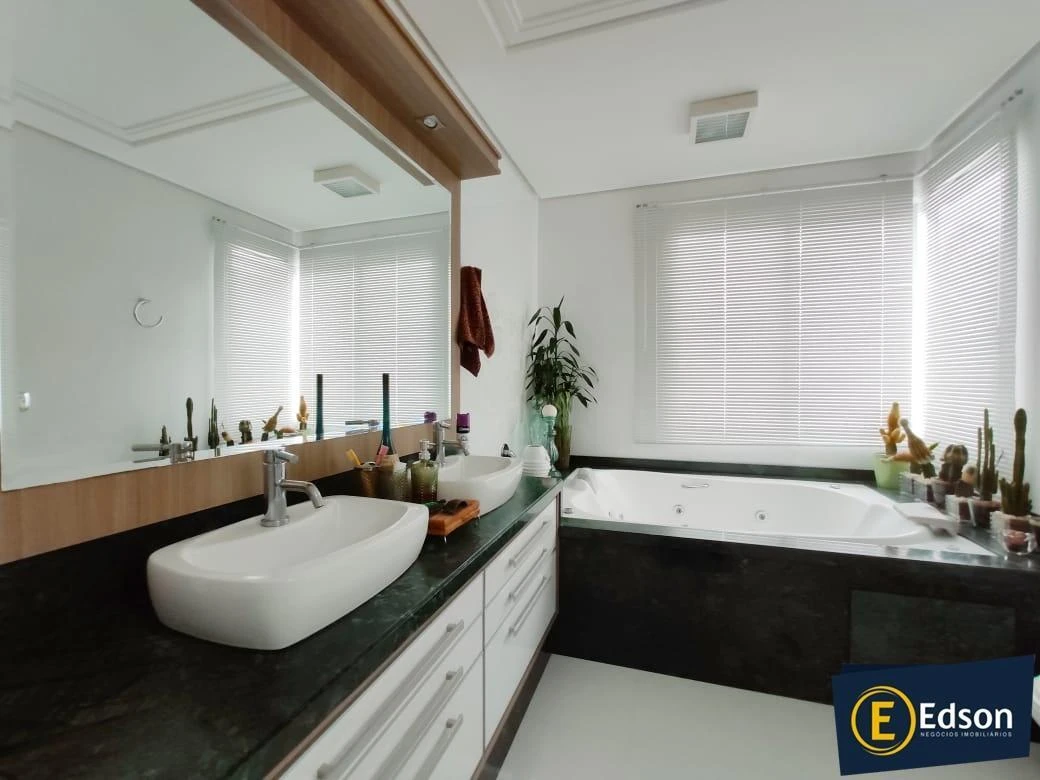 Casa em Pedra Branca, Palhoça. 4 quartos, 402m². Imagem 11 de 19