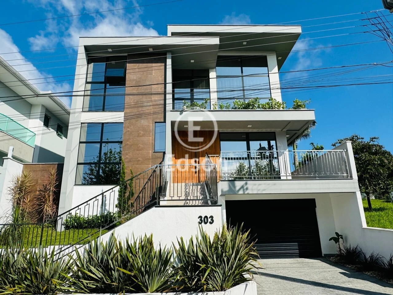 Casa em Pedra Branca, Palhoça. 4 quartos, 310m². Imagem 1 de 15