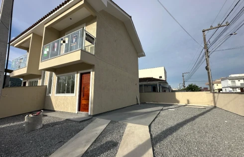 Sobrado Geminado com 2 quartos em Bela Vista, Palhoça